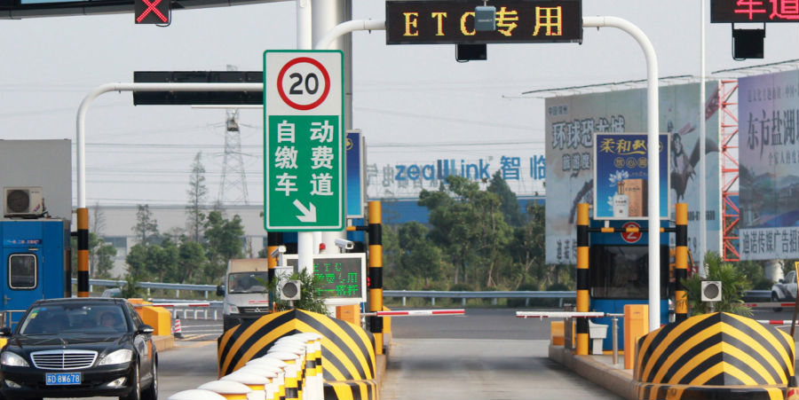 青青草黄色污APP下载地板.png