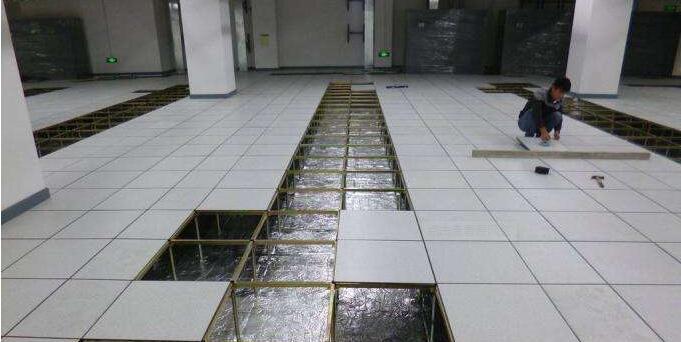 青青草污视频地板.jpg