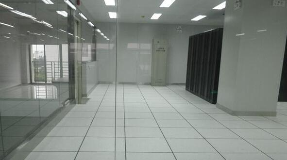 青青草黄色污APP下载地板3.jpg